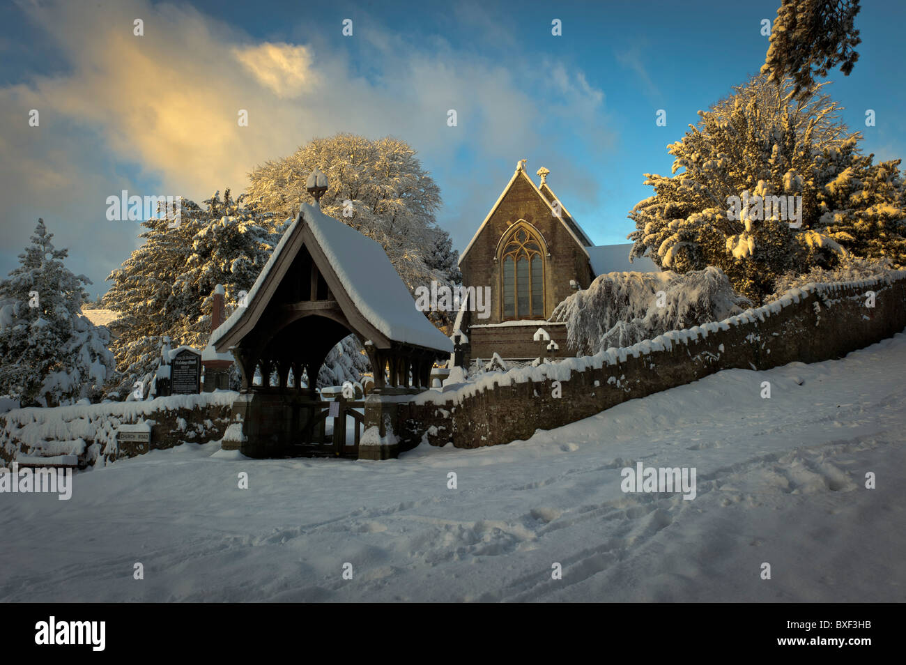 St Catwg's Kirche im Schnee, pentyrch Cardiff, UK, Dezember 2010 Stockfoto