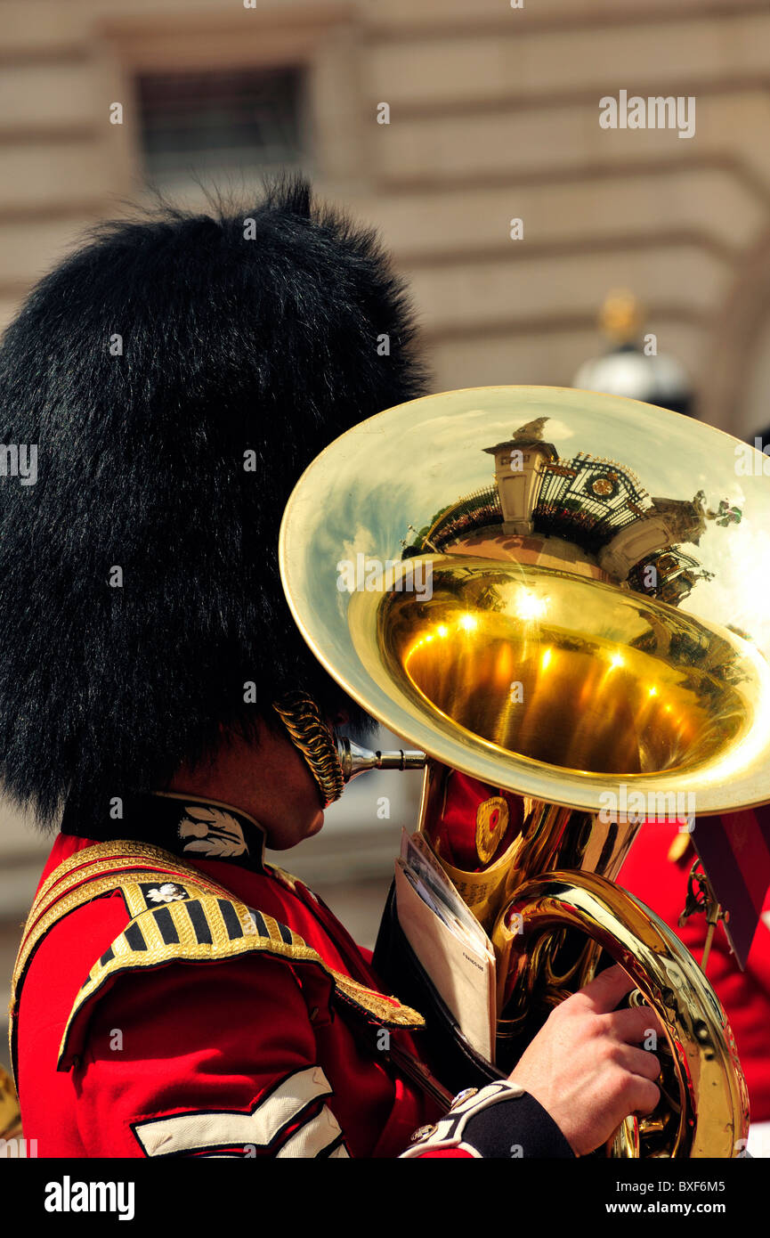 LONDON, Großbritannien - 03. JULI 2010: Bandmitglieder der Garde beim Wachwechsel Stockfoto