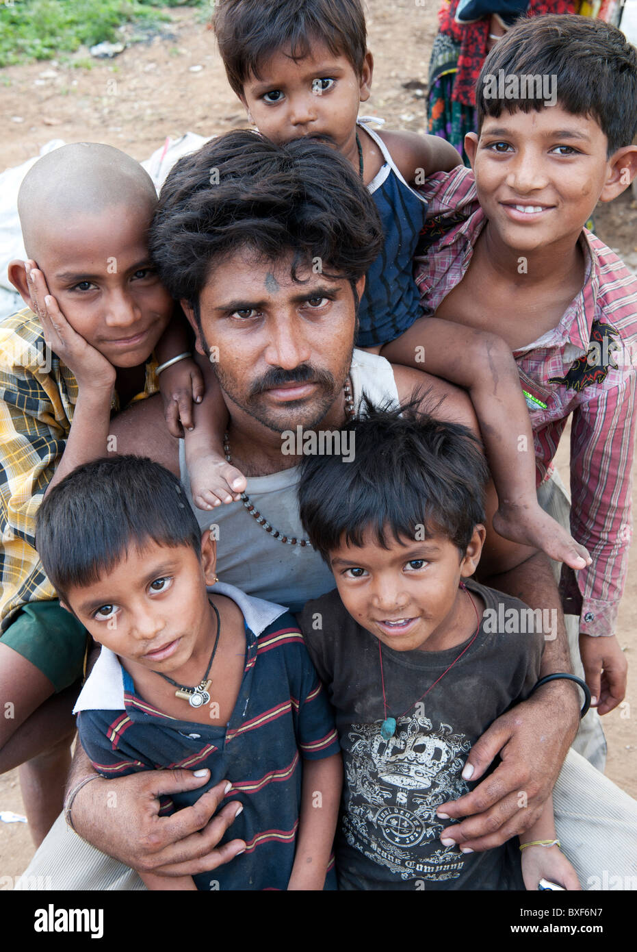 Gadia Lohar. Nomadische Rajasthan Mann und Jungen. Indiens wandernde Schmiede. Indien Stockfoto