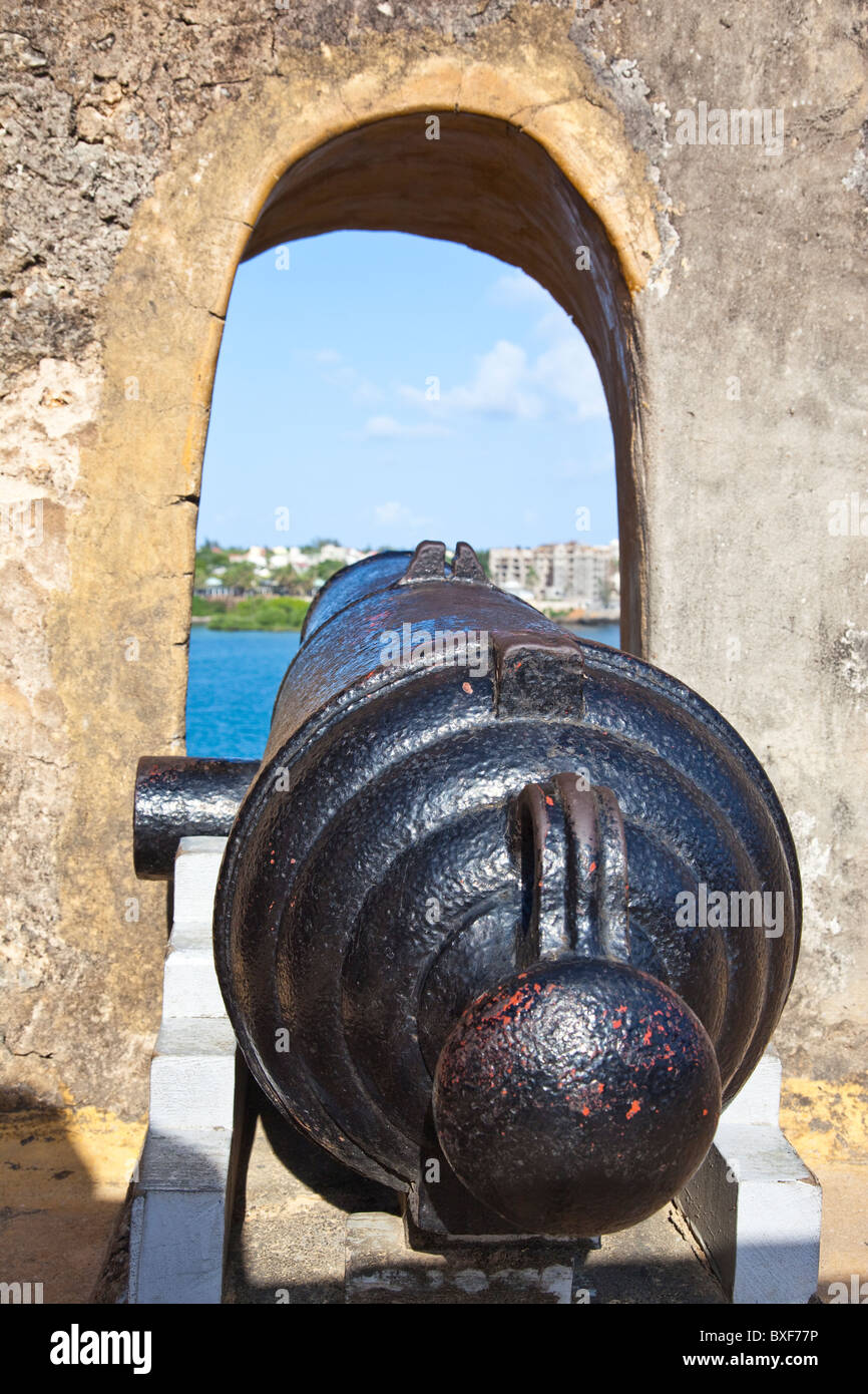 Kanonen Sie auf den Mauern des Fort Jesus in Mombasa, Kenia Stockfoto