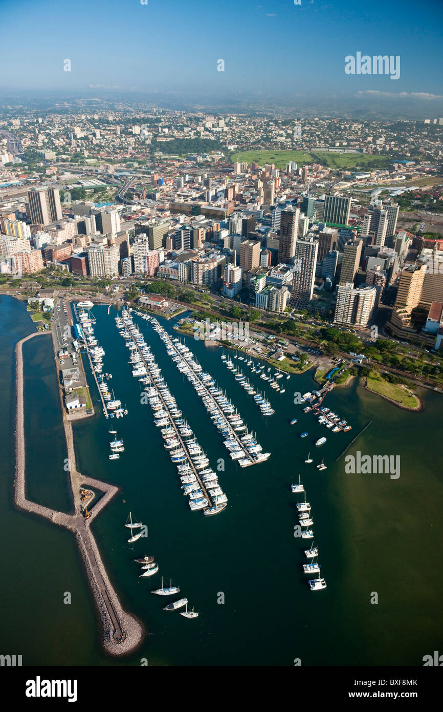 Luftaufnahme der Stadt, Punkt und Royal Yacht Clubs und kleine Boote Hafen. Durban. KwaZulu Natal. Südafrika. Stockfoto