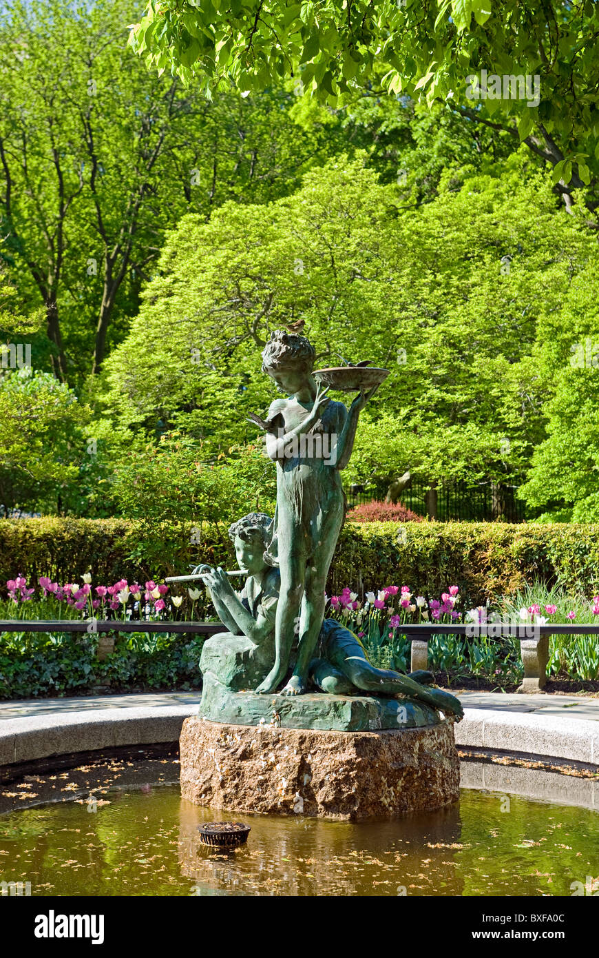 Wintergarten Mit Der Secret Garden Statue Am Burnett Brunnen