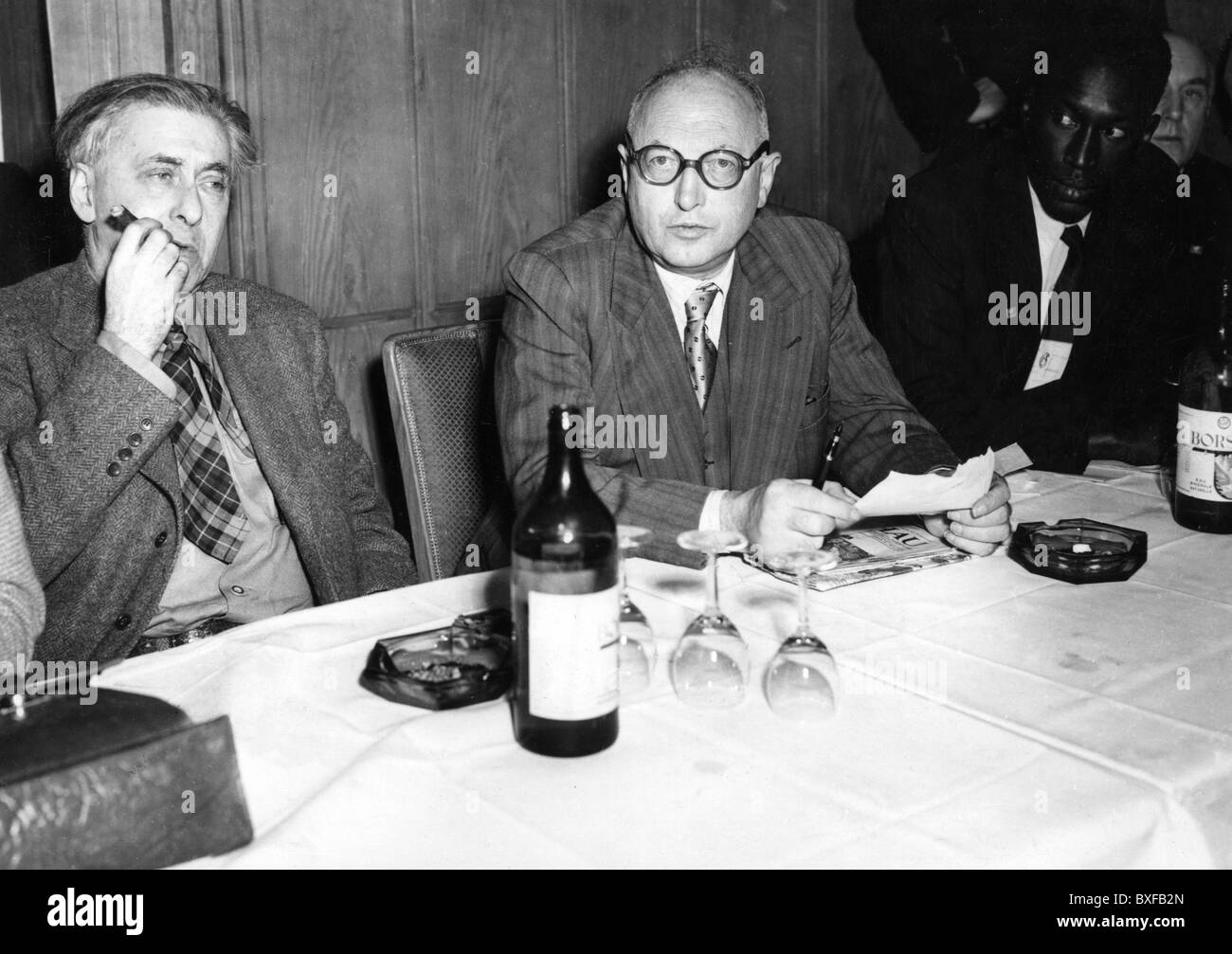 Ehrenburg, Ilya Grigoryevich, 27.1.1891 - 31.8.1967, russischer Autor/Schriftsteller (links), mit Pietro Nanni, Pressekonferenz des "Weltfriedensrates", Ost-Berlin, 23.2.1951, Stockfoto