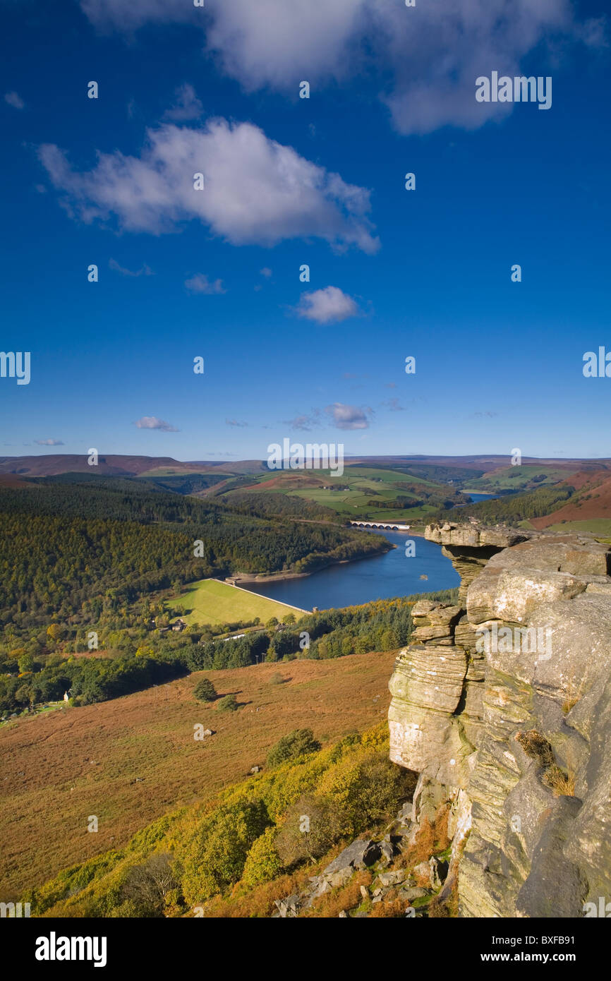 Lady Bowers Reservoir von Bamford Edge, Peak District National Park, Derbyshire, England, Vereinigtes Königreich Stockfoto