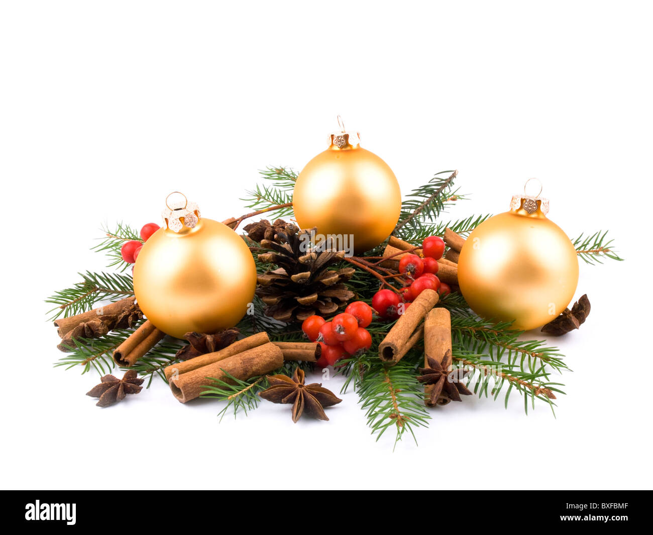 Bild von drei goldene Glaskugeln auf weißem Hintergrund Stockfoto