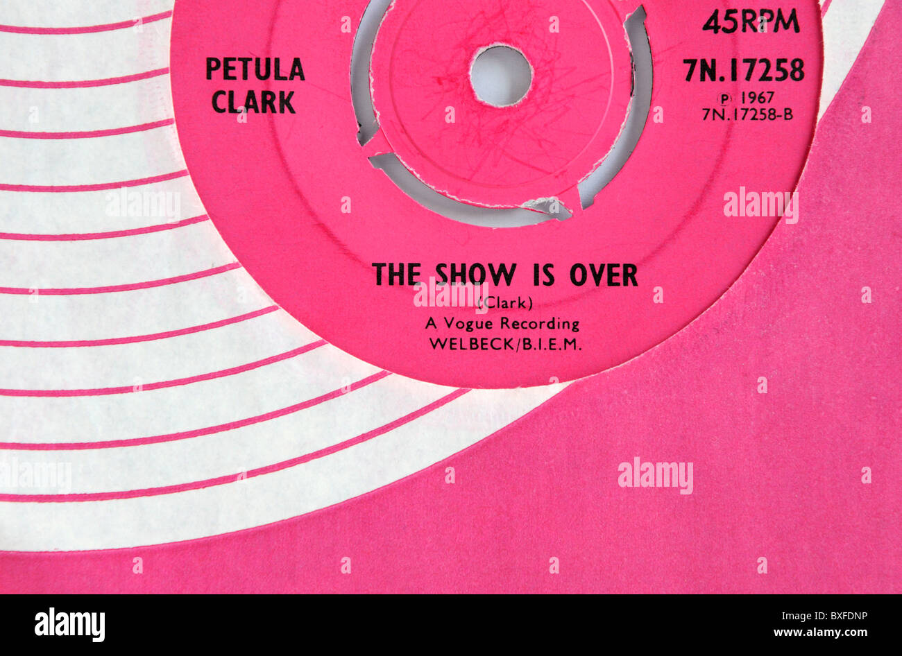 Petula Clark 1967 Single "The Show ist über" Stockfoto