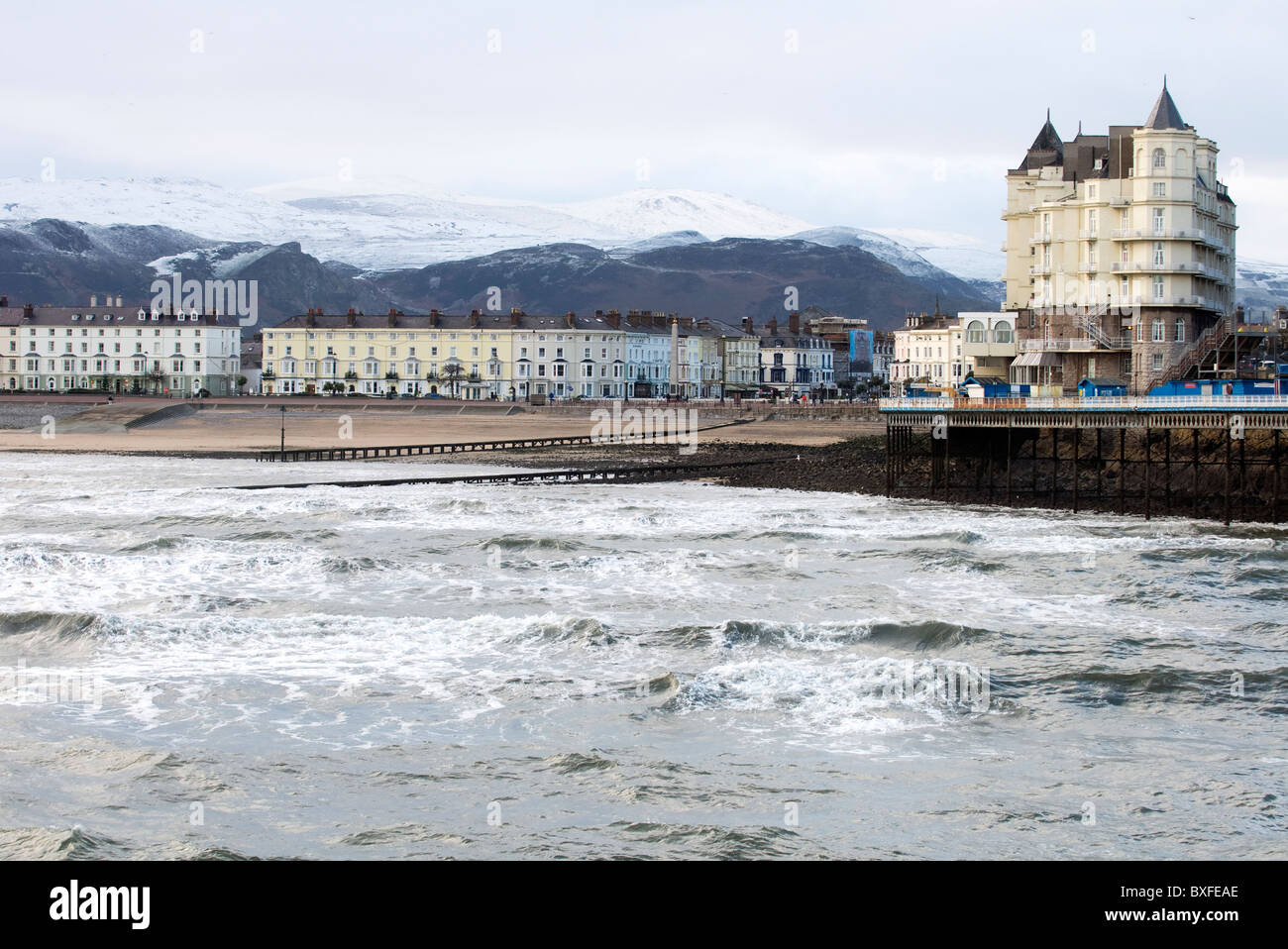 Grand Hotel Llandudno Pier Meer Berge Wales Uk Stockfoto