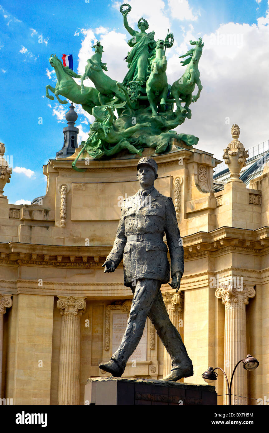 Paris - Frankreich - Nef du Grand Palais mit Statue von Charles De Gaulle Stockfoto
