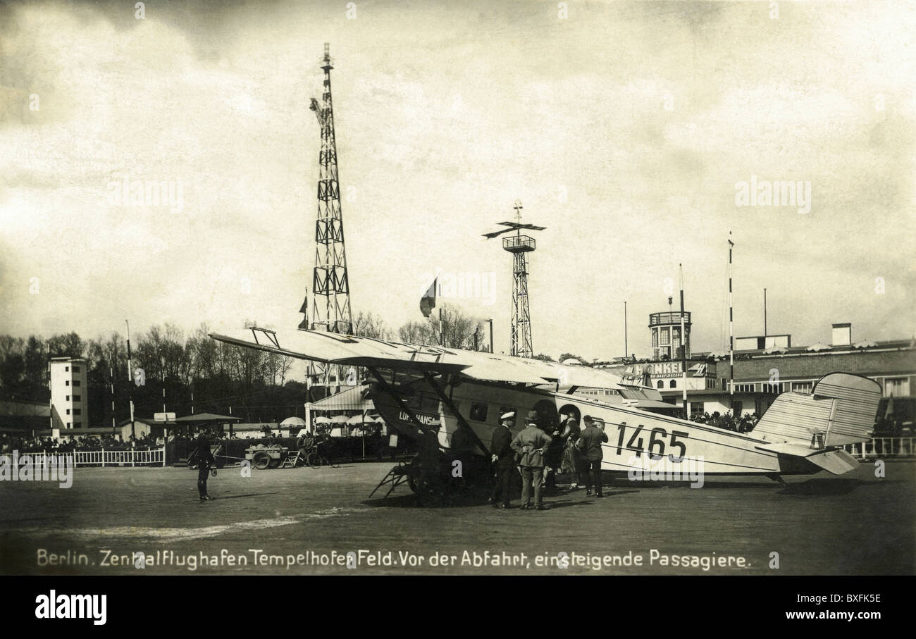 Transport / Transport, Luftfahrt, Flugzeug, Zentralflughafen Tempelhofer Feld, Abflug eines Flugzeugs, Passagiere an Bord der Lufthansa, Berlin, Deutschland, um 1928, Zusatzrechte-Abfertigungsabfertigungsmöglichkeiten-nicht verfügbar Stockfoto