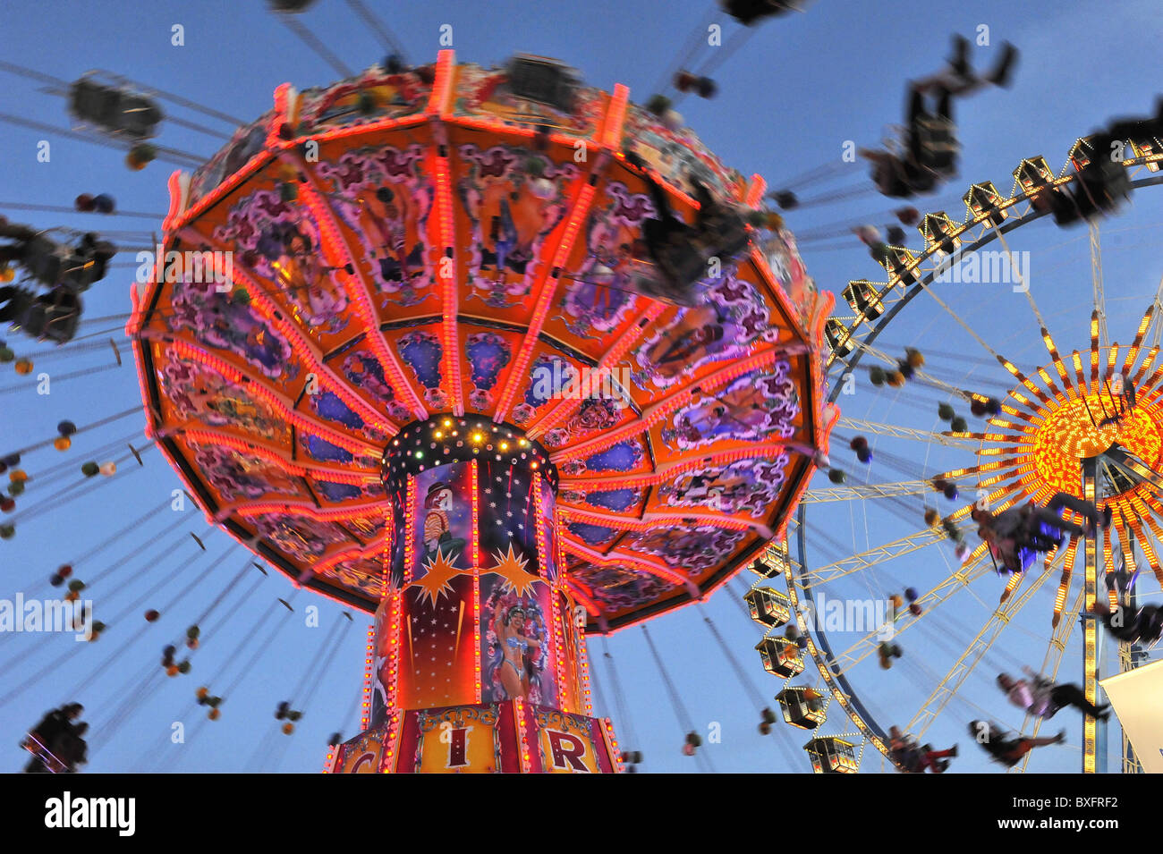 Festlichkeiten, Jahrmarkt, Volksfest, Oktoberfest München, Flugzeug, Deutschland, 3.10.2010, zusätzliche-Rechte-Clearenzen-nicht verfügbar Stockfoto