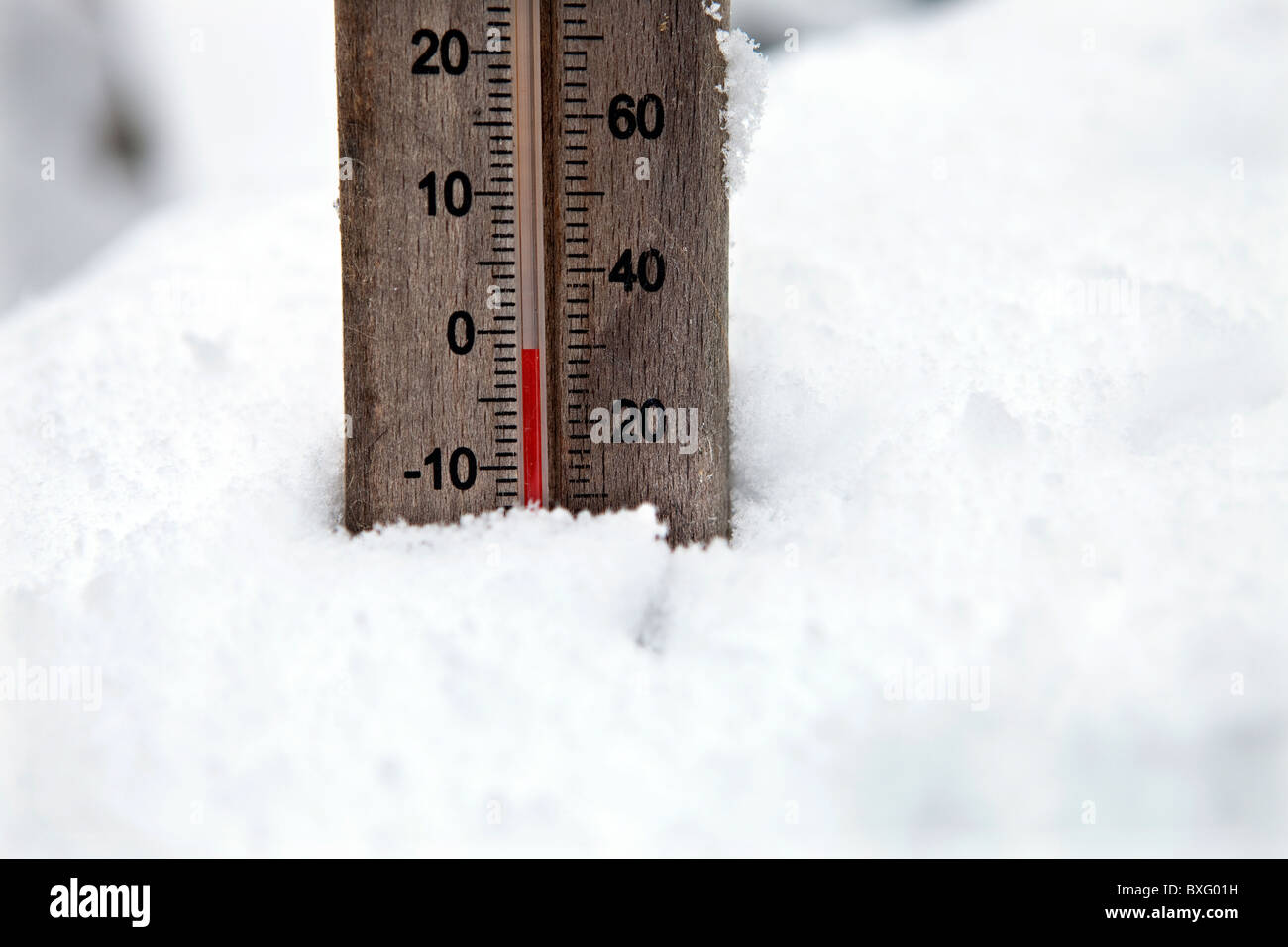 Thermometer zeigt die Temperatur unter Null. Stockfoto