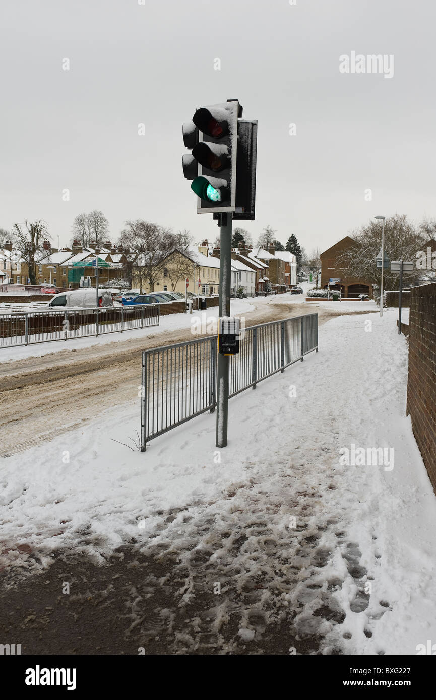 gefährliche Bürgersteige durch Eis und Schnee, wo ein Unfall ist auf uns zukommen Stockfoto