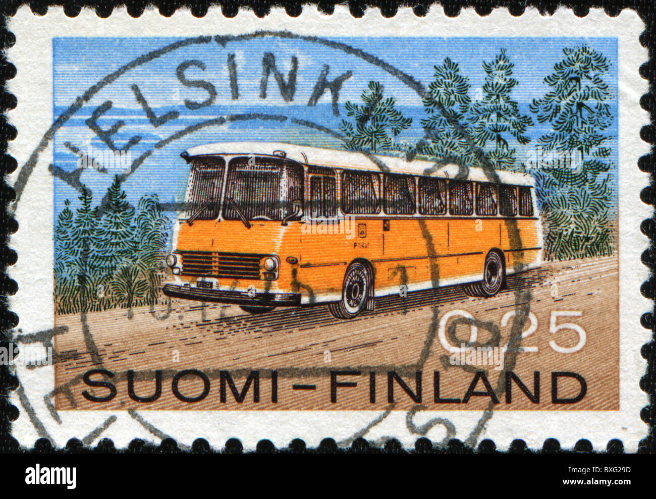 Finnland - ca. 1971: Eine Briefmarke gedruckt in Finnland zeigt Retro-Passagierbus, ca. 1971. Stockfoto