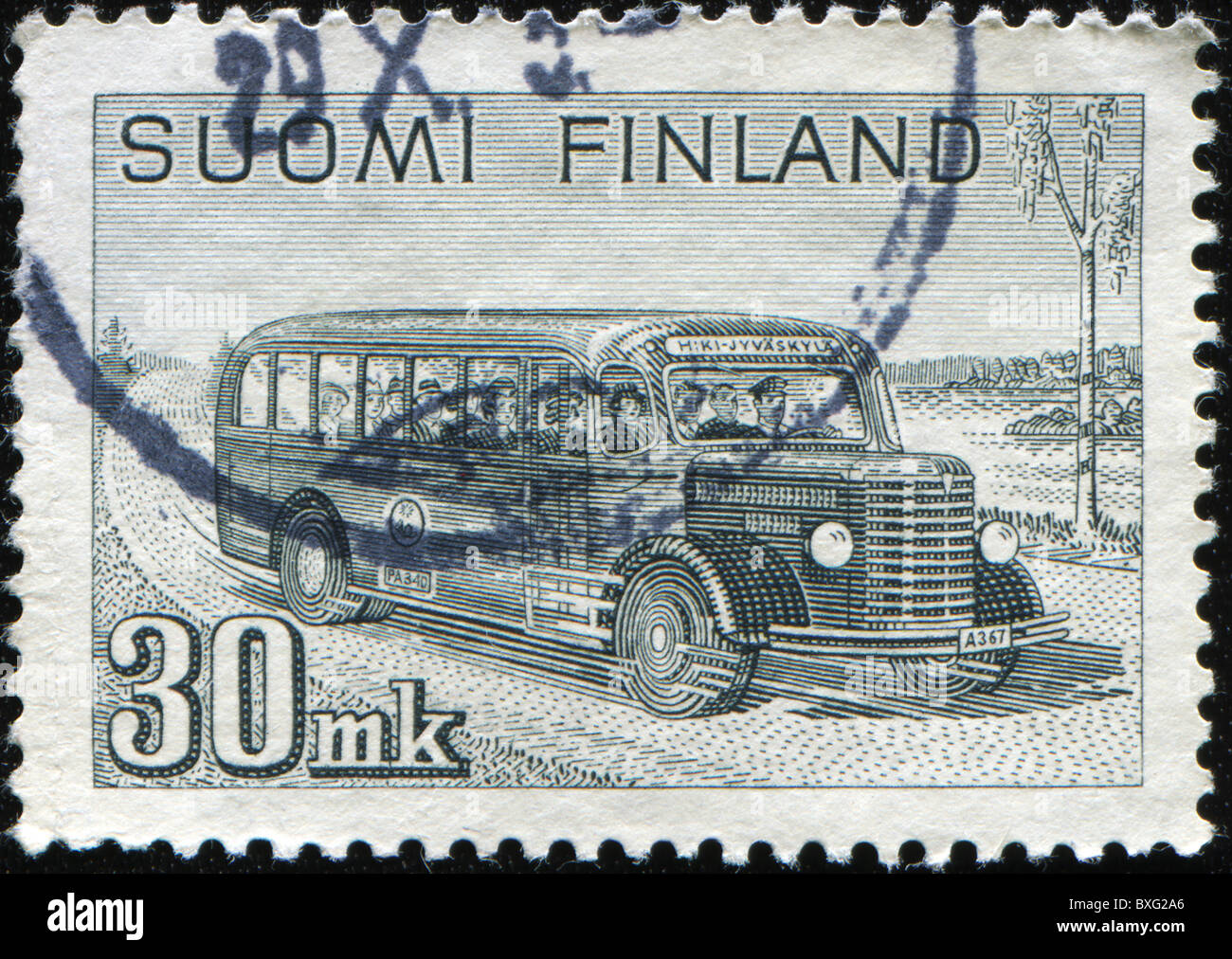 Finnland - ca. 1946: Ein Stempel in Finnland zeigt Retro-Post-Bus, ca. 1946 gedruckt. Stockfoto