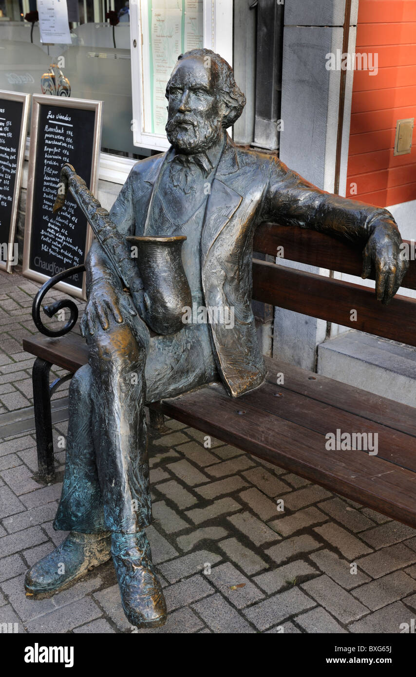 Skulptur von Adolfe Saxe, Erfinder des Saxophons in seiner Heimatstadt von Dinant, Ardennen, Belgien Stockfoto