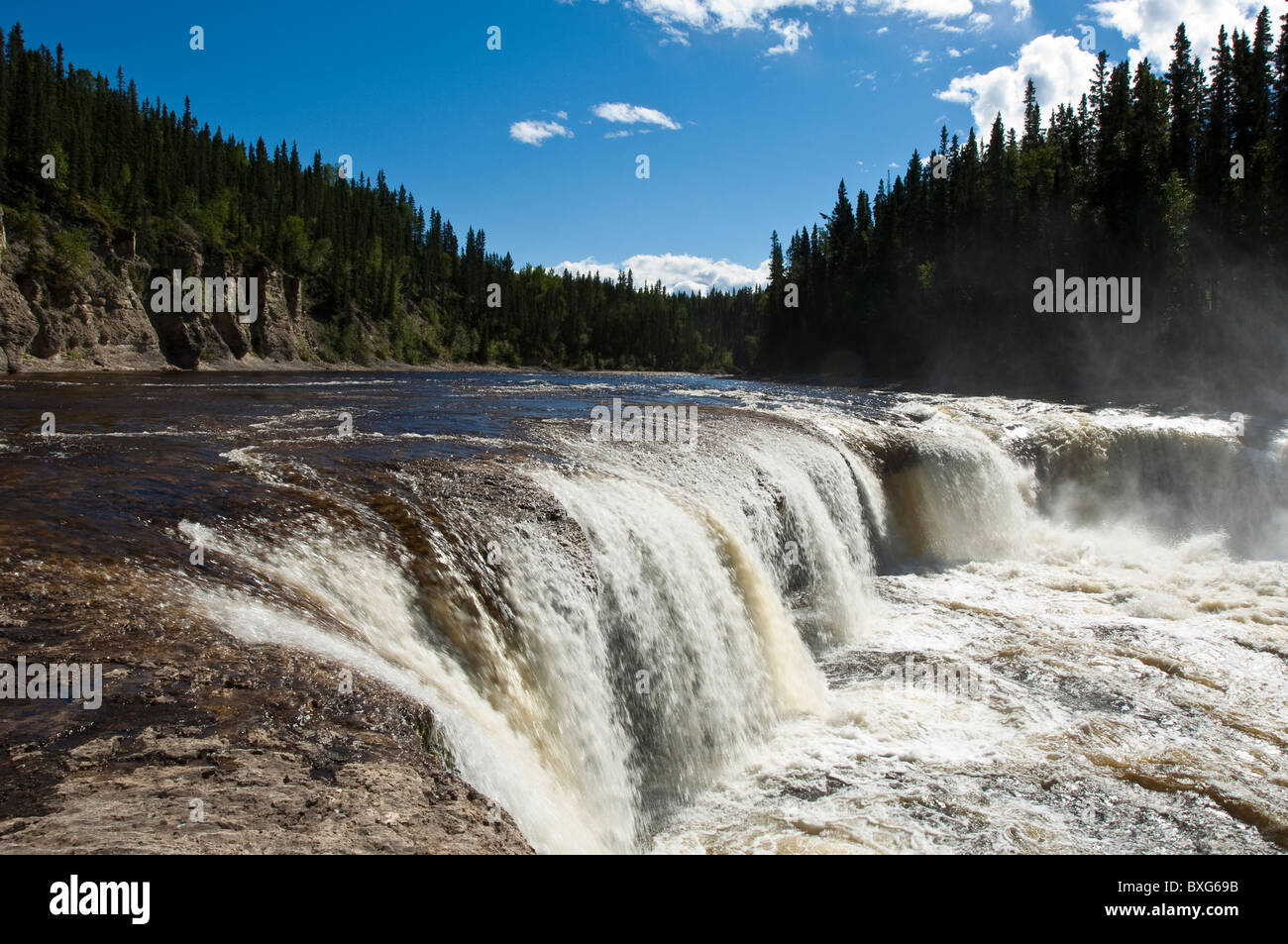Sambaa Deh Falls, Sambaa Deh Falls im Trout River Territorial Park, Northwest Territories, Kanada. (MR). Stockfoto