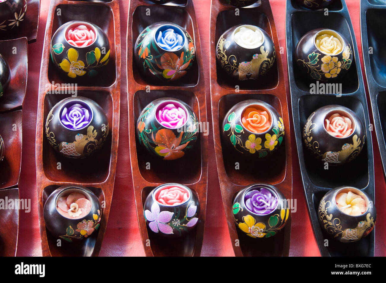 Kerzen zum Verkauf an Damnoen Saduak floating Market außerhalb Bangkok, Thailand Stockfoto