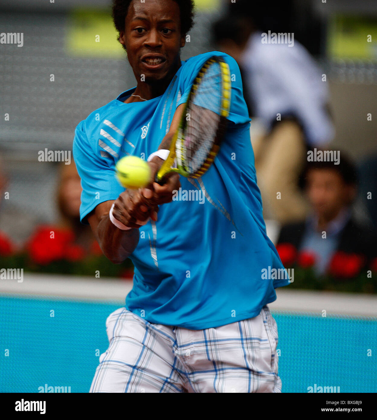 Gael Monfils (FRA) in Aktion gegen Rafael Nadal (ESP) im Q-Finale - Männer Mutua Madrilena Madrid Open Tennisturnier Stockfoto