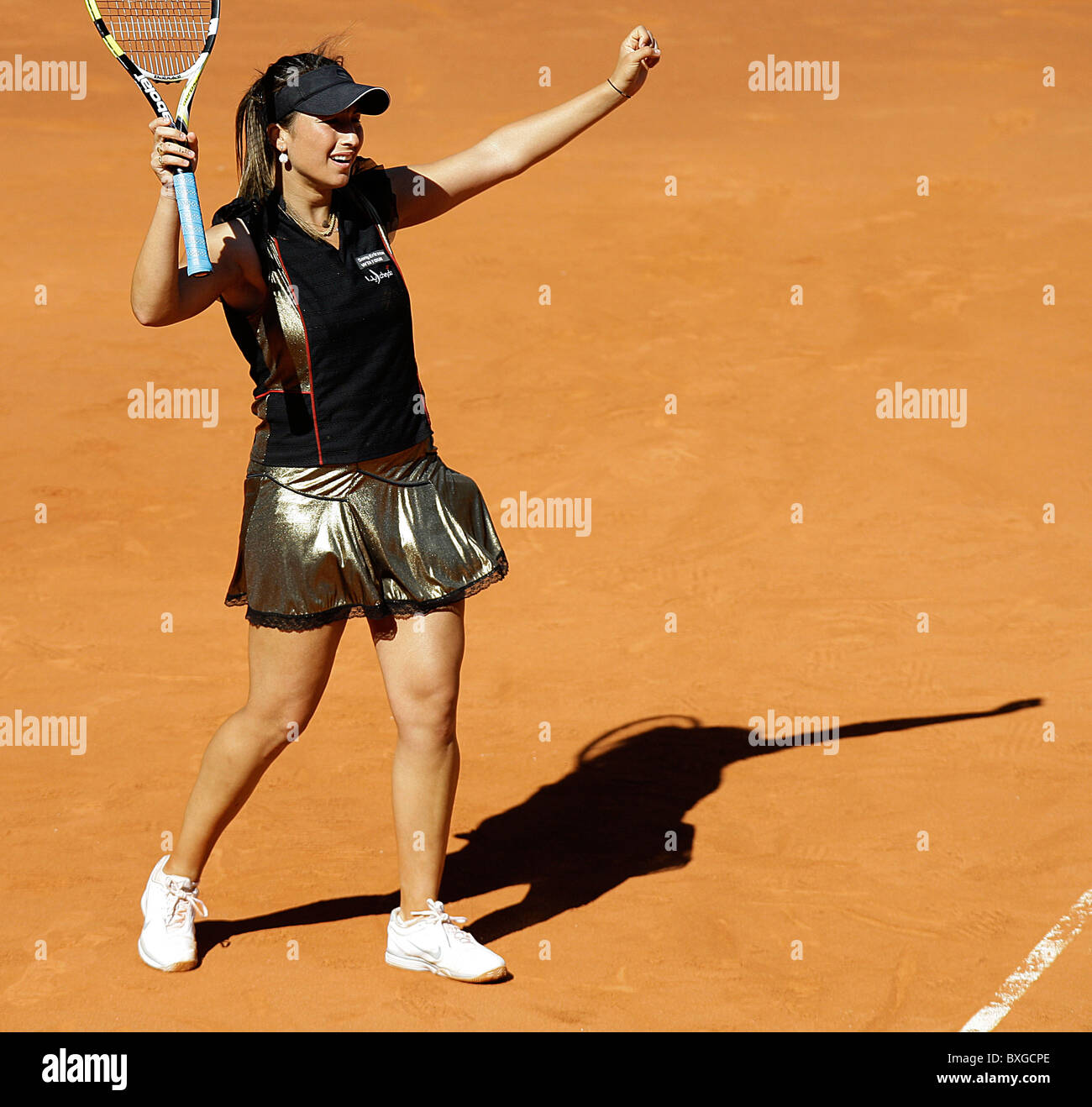 Aravane Rezai (FRA) in Aktion gegen Venus Williams bei der Frauen WTA Einzel Finale Stockfoto