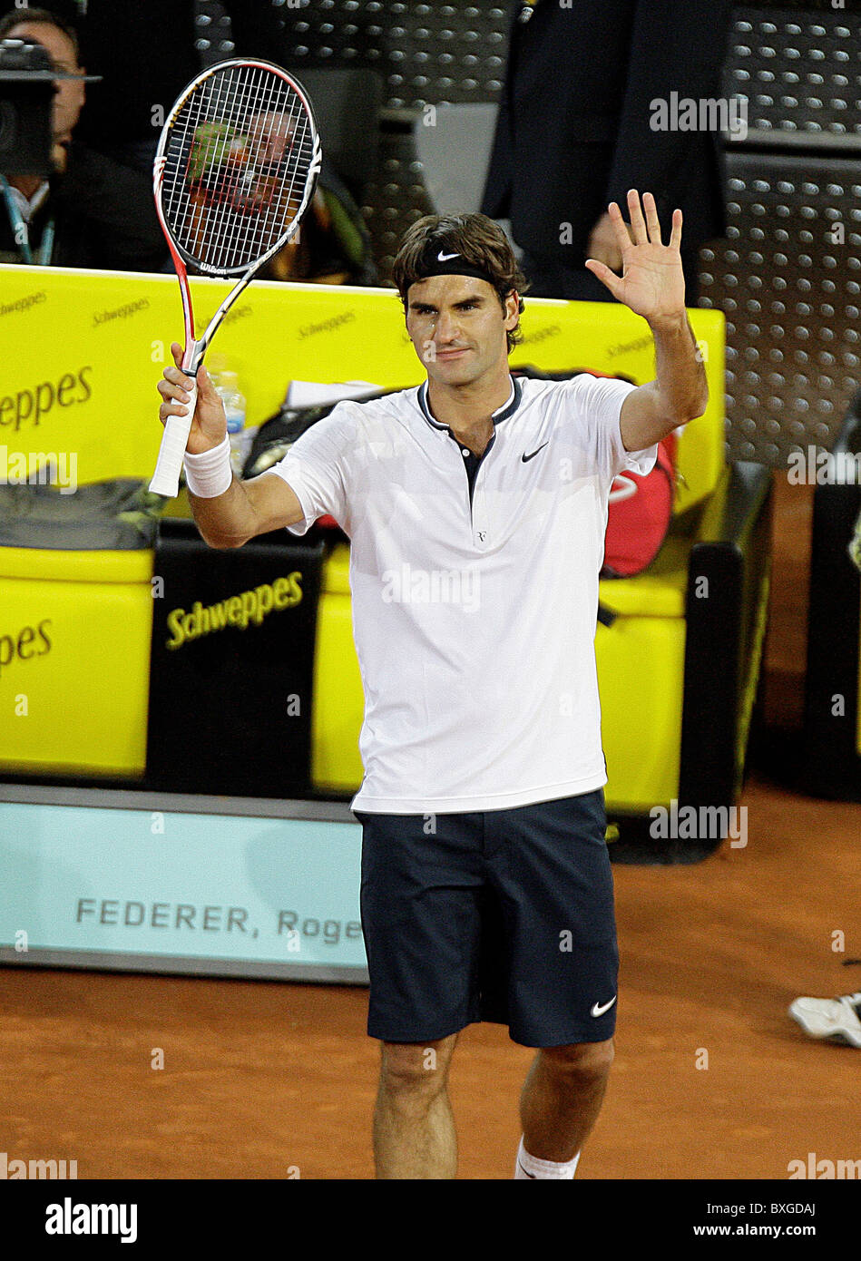 Roger Federer (SUI) in Aktion gegen David Ferrer (ESP) während das S-Finale Männer - Mutua Madrilena Madrid Open Tennisturnier ein Stockfoto
