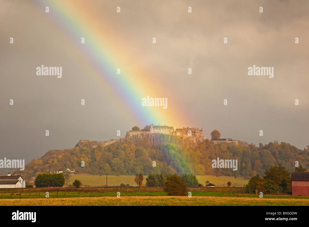 Regenbogen über Stirling Castle Stockfoto