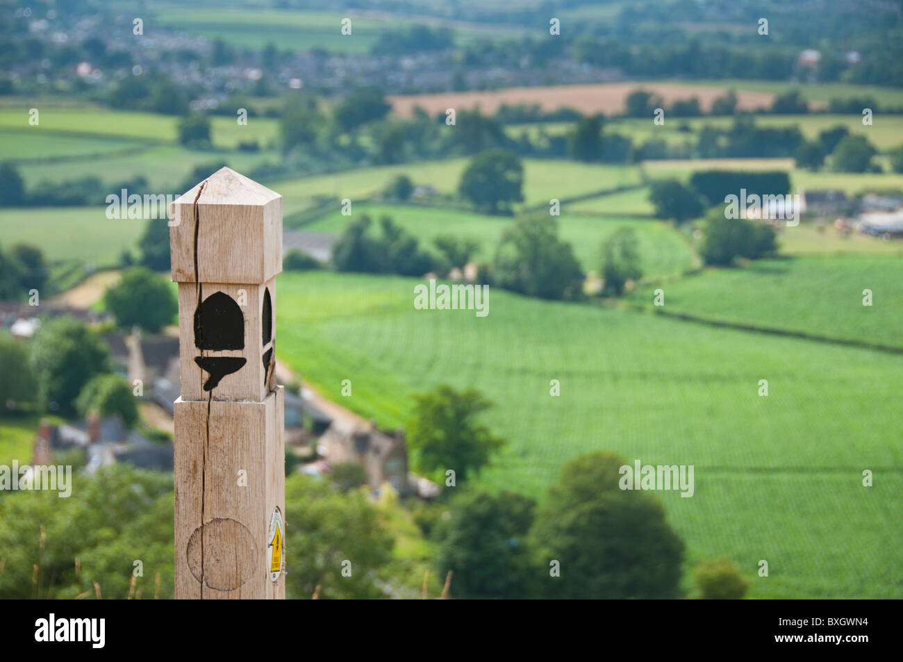 Zu den National Trails und Cotswold Way Wegweiser, Selsley Common, Selsley, Gloucestershire, Großbritannien Stockfoto