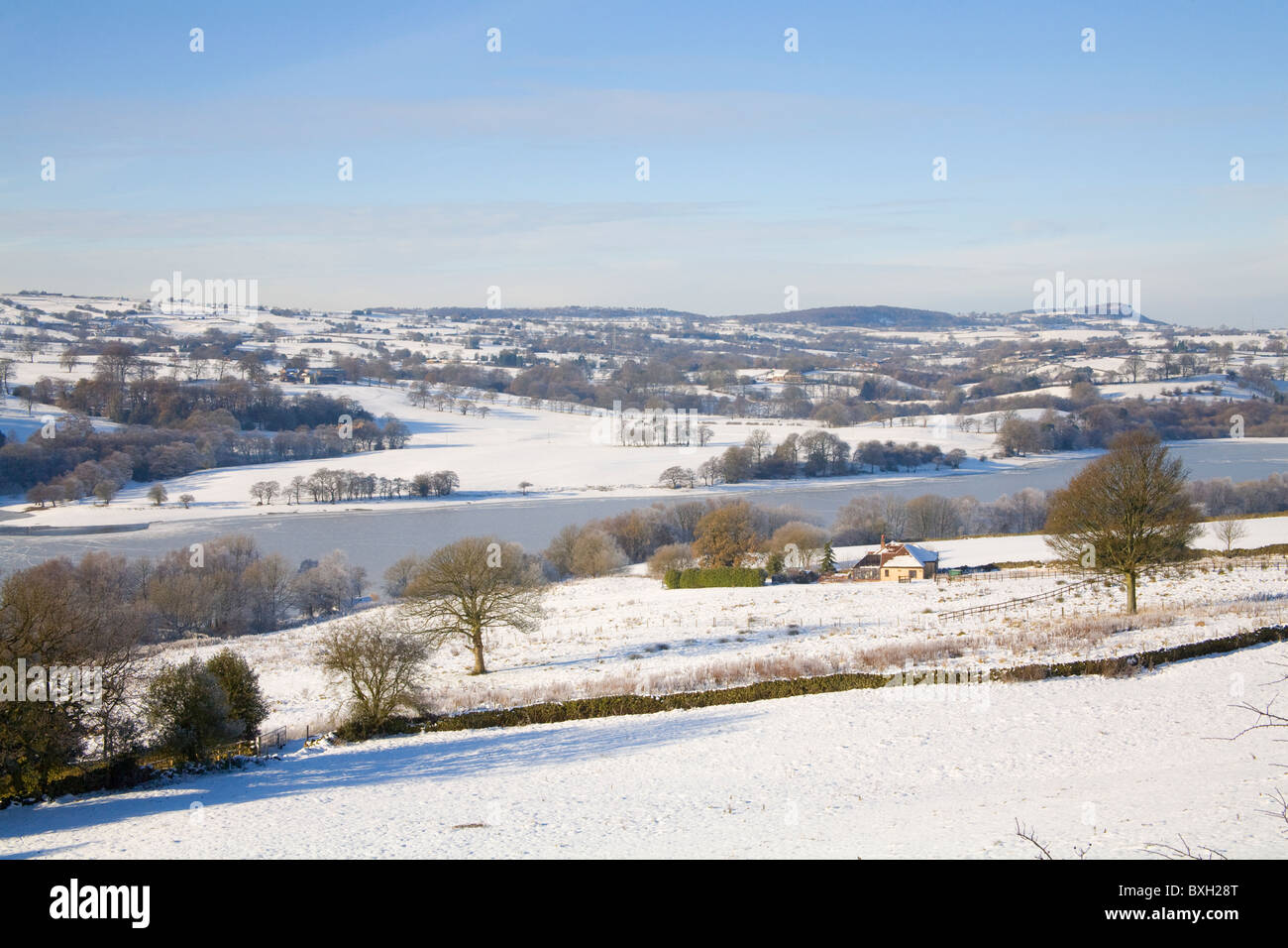 Staffordshire England UK Dezember eingefroren Rudyard See gebaut als Reservoir für die umliegenden Kanäle an einem Wintertag Stockfoto