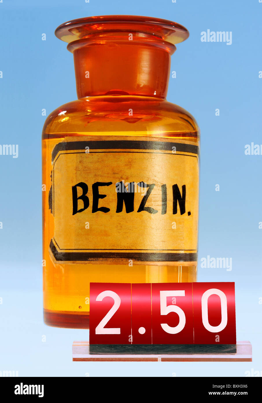 Energie, Benzin, Apothekenflasche, Symbol, Deutschland, Apotheker, Apotheker, Apotheker, Apotheker, Apotheker, Apotheker, Apotheker, Apotheker, Apotheker, historisch, Benzin, Gas, Benzin, Öl, Reserve, Standby, Reserven, nicht offengelegte Reserven, Brennstoff, Brennstoff, fossile Brennstoffe, Festbrennstoff, gasförmige Brennstoffe, Problembrennstoff, Brennstoff, ungebetankt, dualfuel, Abfallentnahmequelle, noch, leer, Behälter, leer, Behälter, Brennstoff Ausschnitte, Ausschnitte, zusätzliche-Rechte-Freiungen-nicht verfügbar Stockfoto