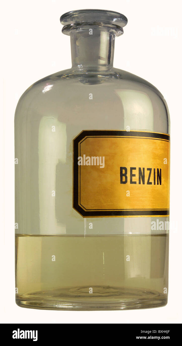 Energie, Benzin, Apothekenflasche, fünf Liter, Symbol, Deutschland, Apotheker, Apotheker, Apotheker, Apotheker, Apotheker, Apotheker, Apotheker, Apotheker, Apotheker, Apotheker, historisch, historisch, Benzin, Gas, Benzin, Öl, Reserve, Standby, Reserven, nicht offenbarte Reserven, Brennstoff, Brennstoffe, fossile Brennstoffe, feste Brennstoffe, Brennstoffe, gasförmige Brennstoffe, Problembrennstoff, Brennstoff, Brennstoff, unbefestgefahren, Brennstoff, Brennstoff, Brennstoff, Brennstoff, Brennstoff, Brennstoff, Brennstoff, Brennstoff, Brennstoff, Brennstoff, Brennstoff, Niedrig, Gefäß, Ausschnitt, Ausschnitte, zusätzliche-Rechte-Freiungen-nicht verfügbar Stockfoto