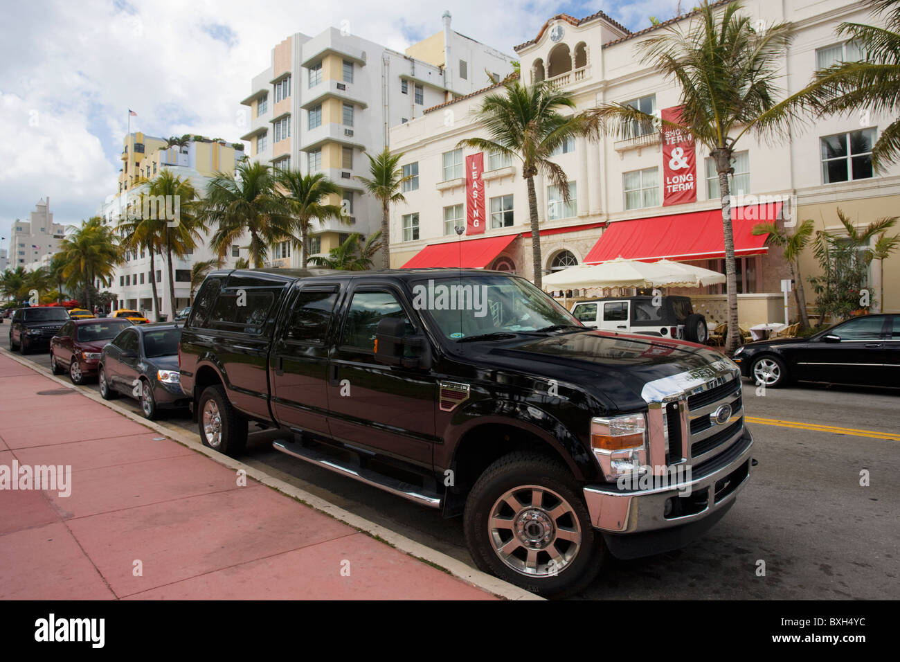 Ford F350 Super Duty Suv Pickup Truck Geparkt In Ocean Drive Miami South Beach Florida Stockfotografie Alamy