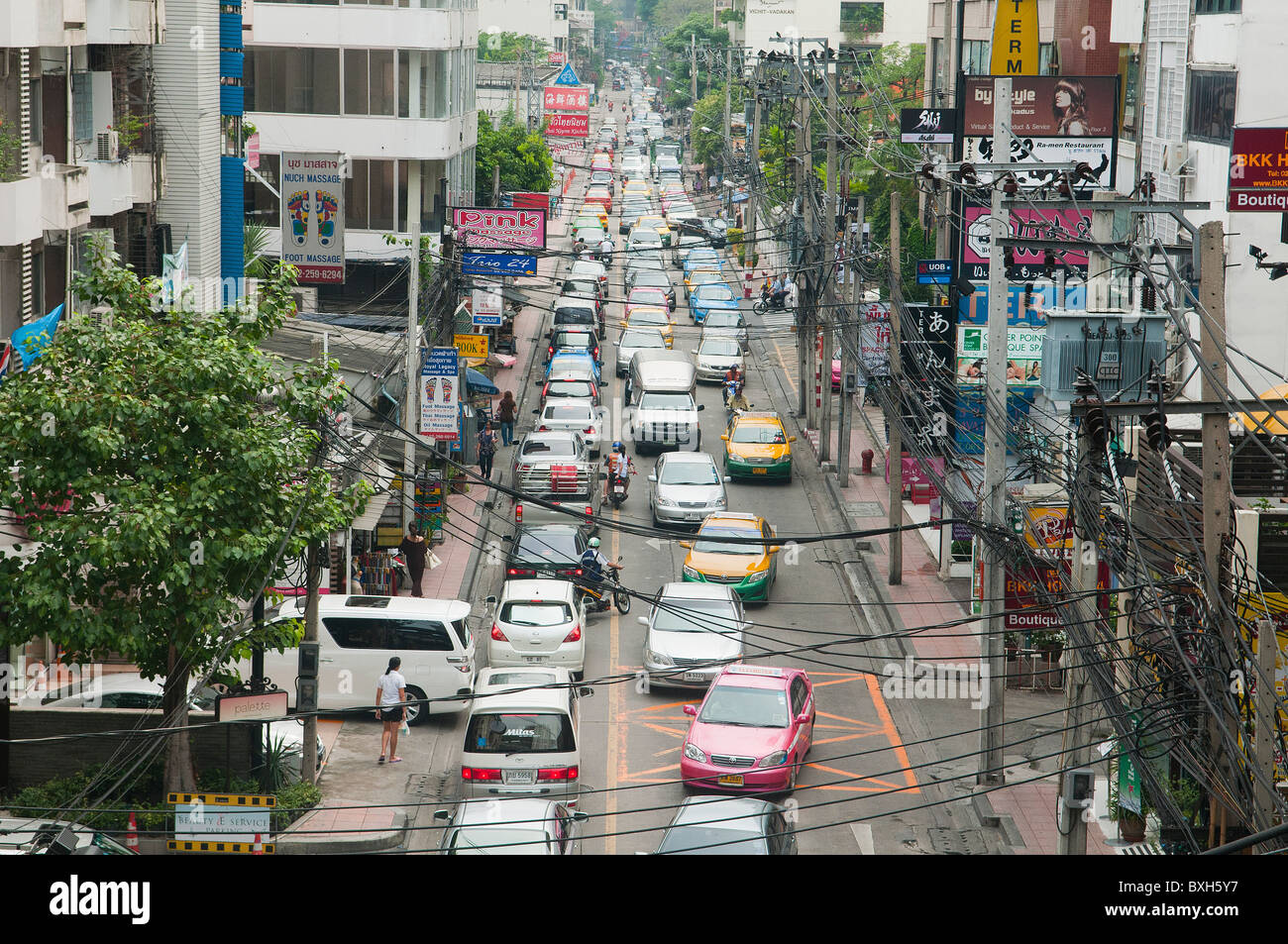 Feierabendverkehr vor MBK in Bangkok, Thailand Stockfoto