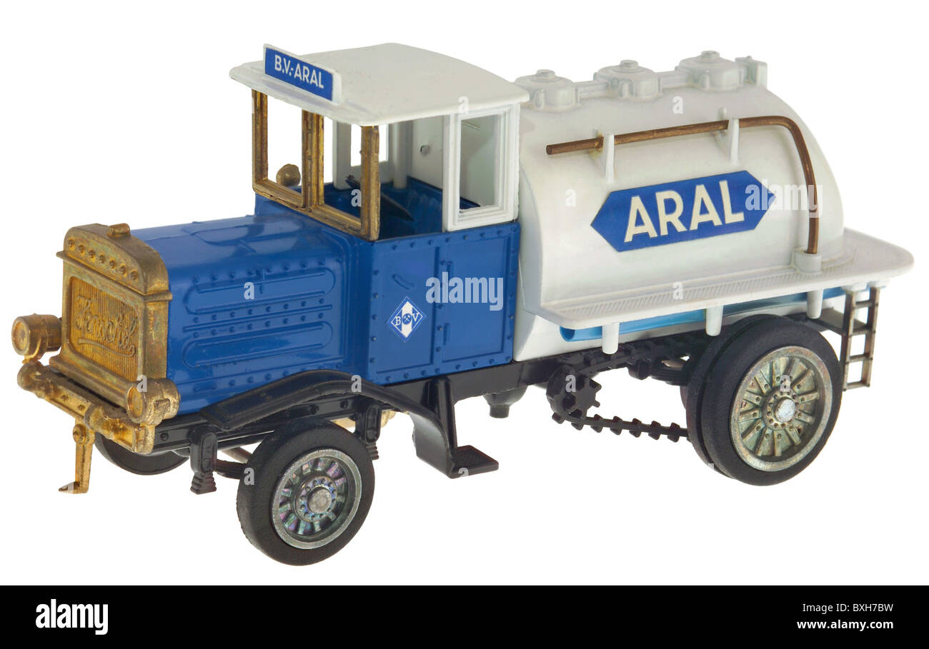 Spielzeug, Spielzeugautos, Aral-Tankwagen, 1920er Jahre, , zusätzliche-Rechte-Clearences-not available Stockfoto