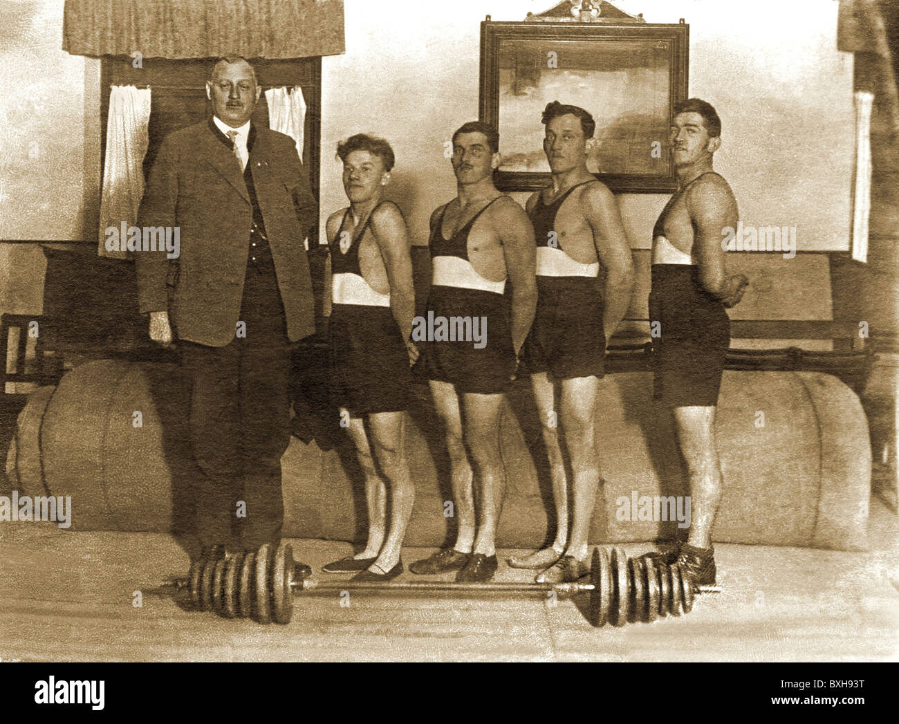 Sport, Gewichtheben, Gewichtheber mit Vereinsvorsitzendem, München, Deutschland, um 1913, Zusatzrechte-Abferenzungen-nicht verfügbar Stockfoto