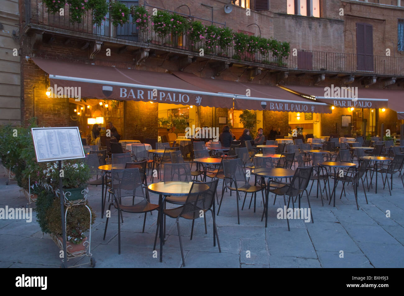 Terrasse der Bar Il Palio am Piazza del Campo quadratische Siena Toskana Italien Mitteleuropa Stockfoto