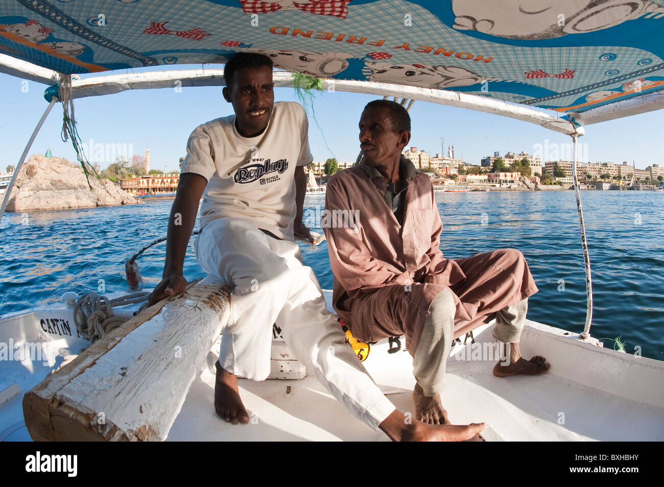 Ägypten, Aswan. Feluke Segeln auf dem Nil bei Assuan. Stockfoto