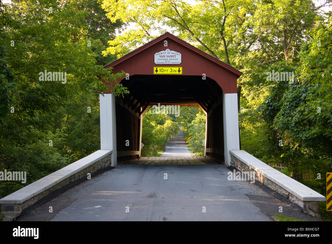 Überdachte Brücke in Bucks County, PA, USA. Stockfoto