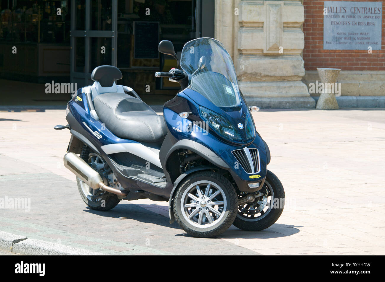 Piaggio MP3 LT Scooter in Narbonne Frankreich Stockfotografie - Alamy