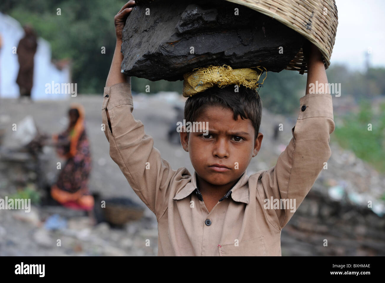 Indien Jharkhand Jharia Kinder sammeln Kohle aus Reviere Stockfoto