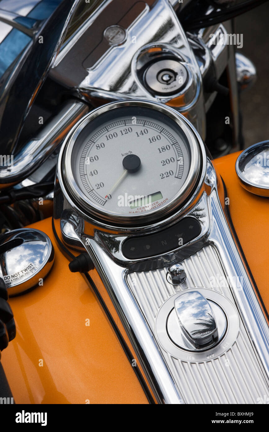 Tacho für Harley Davidson Motorrad im Luxusresort South Beach, Miami, Florida, Vereinigte Staaten von Amerika Stockfoto