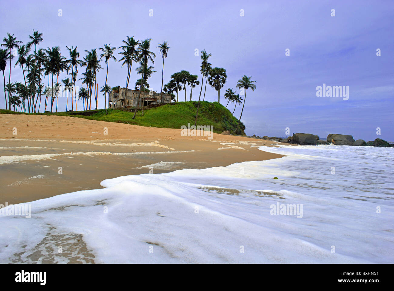 Strand-Szene in der Nähe von Sassandra, Elfenbeinküste, Westafrika Stockfoto