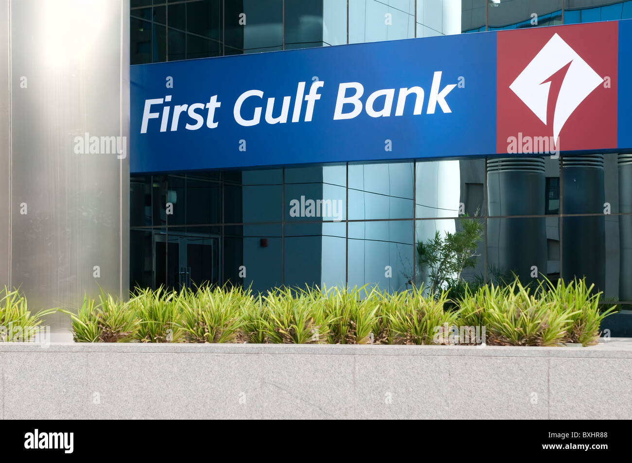 First Gulf Bank Zeichen in Dubai Stockfoto