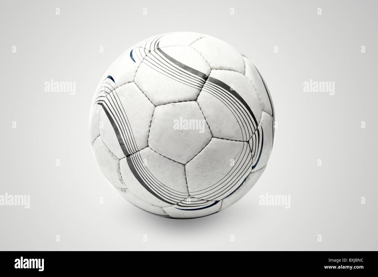 Fußball auf einem grauen Hintergrund Stockfoto