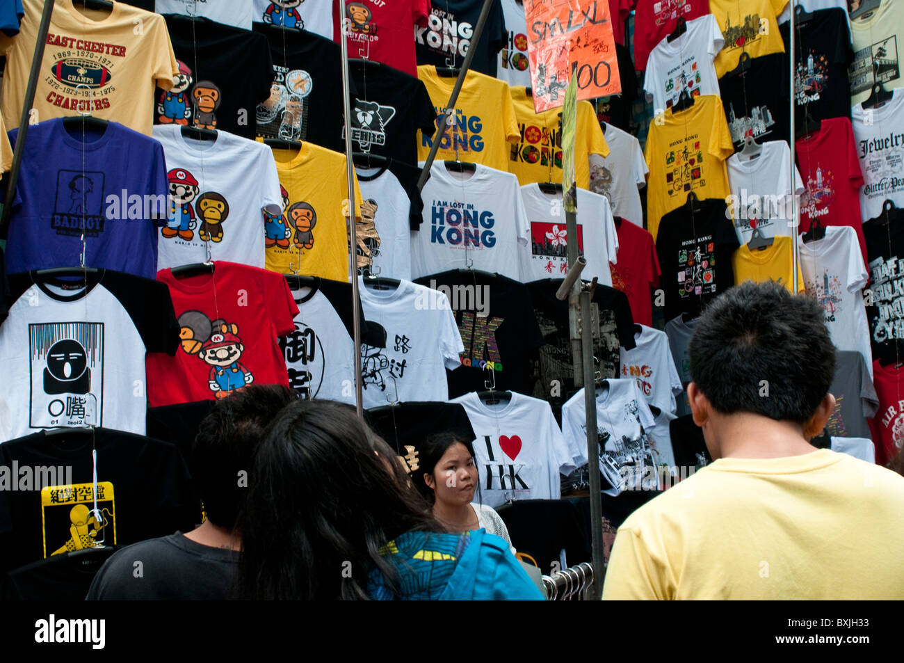 Ich liebe Hongkong T-shirts bei der Ladies' Market, Mongkok, Cowloon, Hong Kong, China Stockfoto
