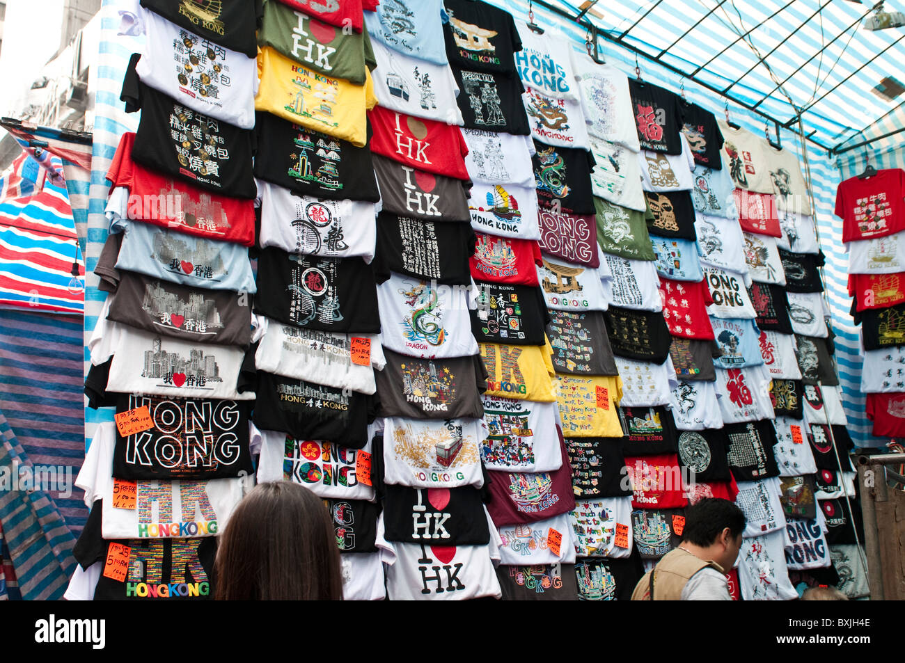 Ich liebe Hongkong T-shirts bei der Ladies' Market, Mongkok, Kowloon, Hong Kong, China Stockfoto