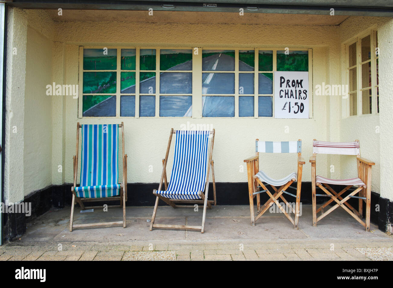 Liegestühle auf der Promenade entlang great Yarmouth direkt am Meer zu vermieten Stockfoto