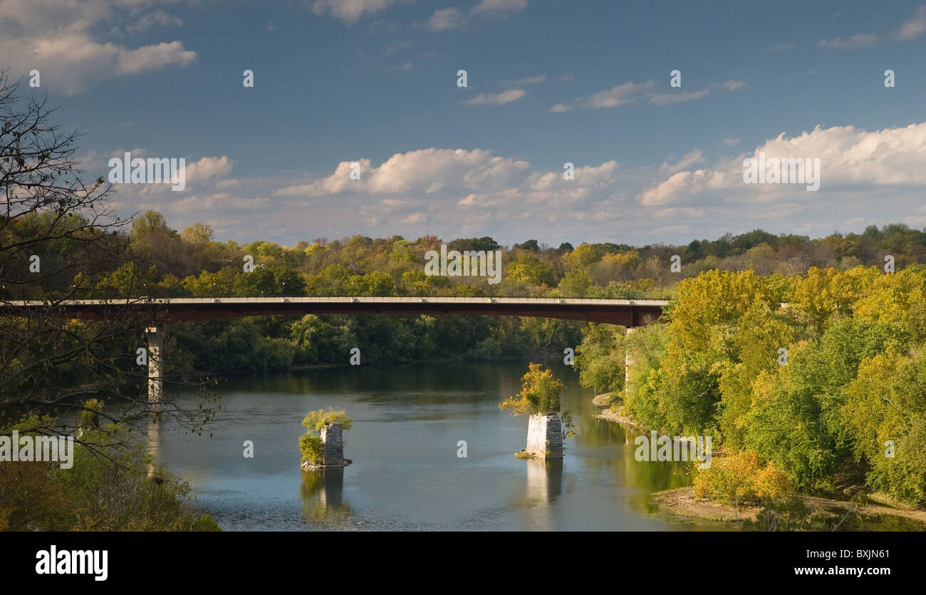 Potomac River Brücke, wie von James Rumsey Monument Park, Ripley, West Virginia, 19. Oktober 2010 gesehen. Stockfoto