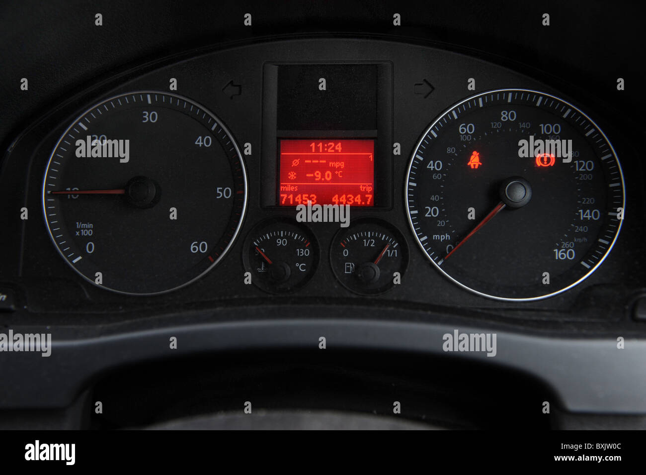 Dashboard Autothermometer minus -9.0 Celsius lesen Stockfoto