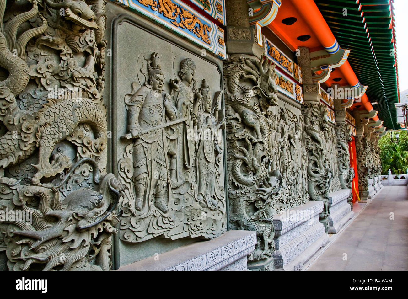 Geschnitzte Steinreliefs am Po Lin Kloster in Ngong Ping Lantau Insel Hong Kong China Stockfoto