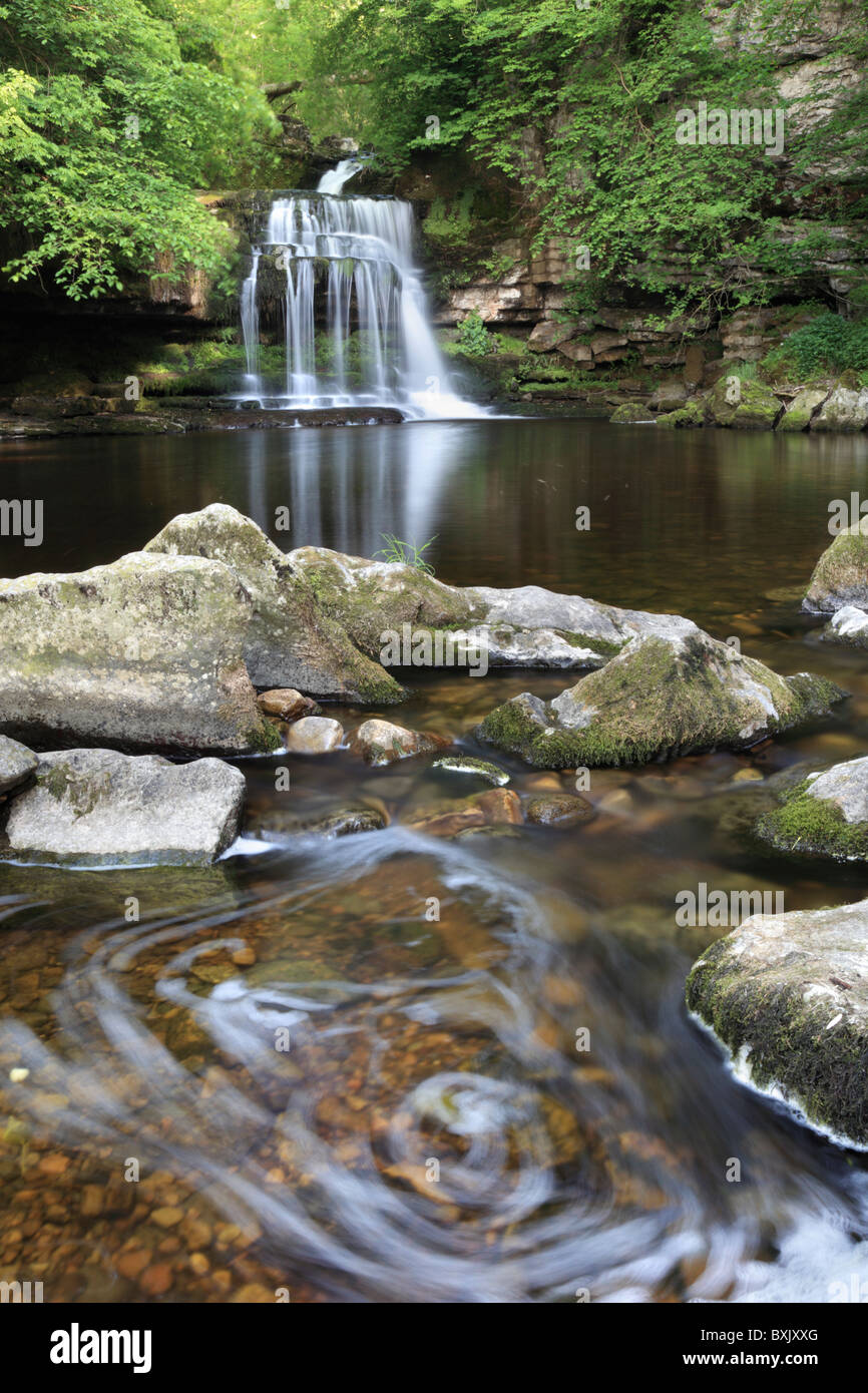 West-Burton Wasserfall in den Yorkshire Dales National Park Stockfoto