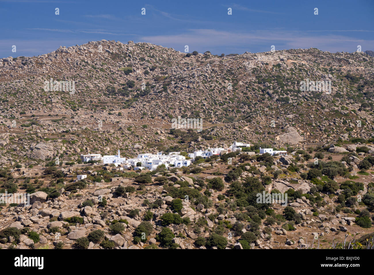 Unter Tausenden von Granitfelsen, Blick auf das Dorf Volax, auf den griechischen Kykladen Insel Tinos Stockfoto